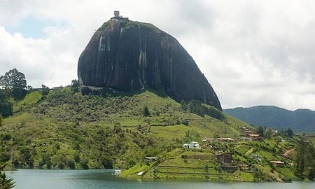 Pe&ntildeon de Guatape