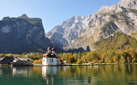 Capilla de San Bartolome a orillas del Lago Konigssee