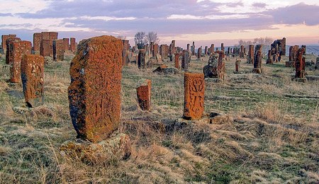 Khachkars - Cementerio de Noratus