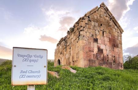Ardvi: Monasterio Rojo