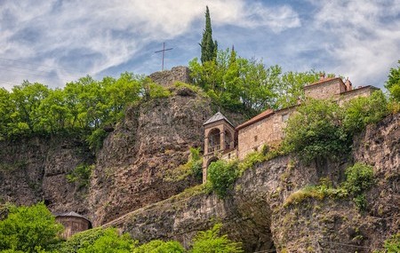 Chiatura: Monasterio de Mgvimevi