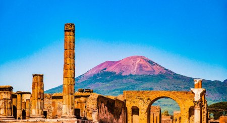 Ruinas de Pompeya frente al Vesubio