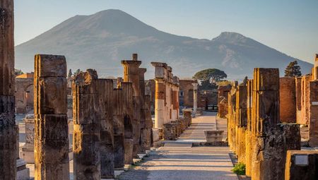 Ruinas de Pompeya frente al Vesubio