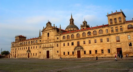 Monforte de Lemos: Colegio de Nuestra Se&ntildeora de la Antigua