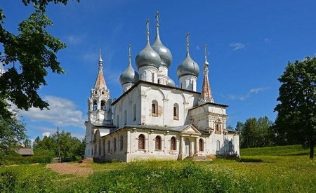 Tutayev: Catedral de la Santa Cruz